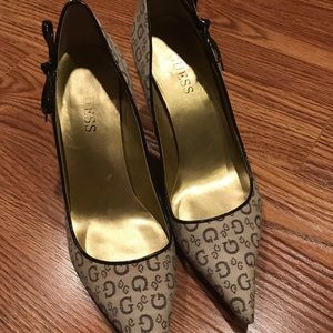 Guess Pumps